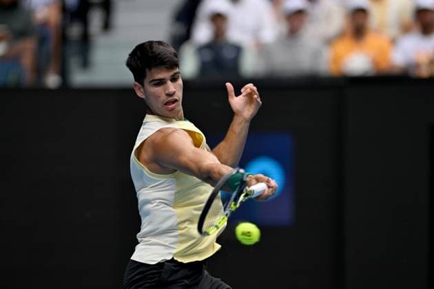 Sport Bilder des Tages TENNIS AUSTRALIAN OPEN, Carlos Alcaraz of Spain in action during his 2nd round match against Lorenzo Sonego of Italy on Day 5 of the 2024 Australian Open at Melbourne Park in Melbourne, Thursday, January 18, 2024. ( NO ARCHIVING, EDITORIAL USE ONLY, NO USE IN BOOKS WITHOUT CONSENT MELBOURNE VICTORIA AUSTRALIA  Copyright: xJAMESxROSSx 20240118001890476741