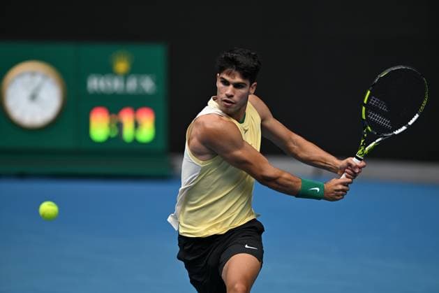 TENNIS AUSTRALIAN OPEN, Carlos Alcaraz of Spain in action during his 2nd round match against Lorenzo Sonego of Italy on Day 5 of the 2024 Australian Open at Melbourne Park in Melbourne, Thursday, January 18, 2024. ( NO ARCHIVING, EDITORIAL USE ONLY, NO USE IN BOOKS WITHOUT CONSENT MELBOURNE VICTORIA AUSTRALIA  Copyright: xJAMESxROSSx 20240118001890476884