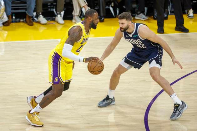 January 17, 2024, Los Angeles, United States: Los Angeles Lakers LeBron James (L) and Dallas Mavericks Maxi Kleber (R) seen in action during the NBA, Basketball Herren, USA basketball game between Los Angeles Lakers and Dallas Mavericks at Crypto.com Arena. Final score; Los Angeles Lakers 127:110 Dallas Mavericks. Los Angeles United States - ZUMAs197 20240117_aaa_s197_357 Copyright: xRingoxChiux