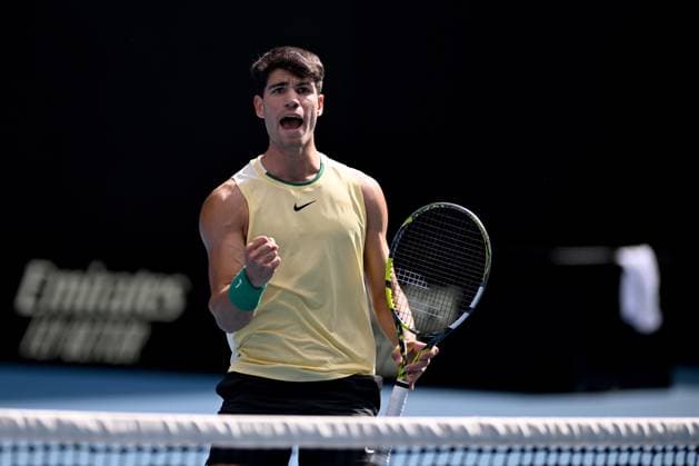 TENNIS AUSTRALIAN OPEN, Carlos Alcaraz of Spain celebrates winning the first set during his 2nd round match against Lorenzo Sonego of Italy on Day 5 of the 2024 Australian Open at Melbourne Park in Melbourne, Thursday, January 18, 2024. ( NO ARCHIVING, EDITORIAL USE ONLY, NO USE IN BOOKS WITHOUT CONSENT MELBOURNE VICTORIA AUSTRALIA  Copyright: xJAMESxROSSx 20240118001890480973
