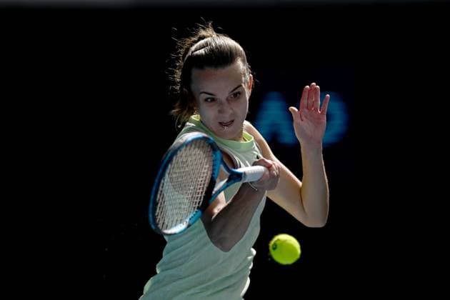 TENNIS AUSTRALIAN OPEN, Clara Burel of France in action during her 2nd round match against Jessica Pegula of the USA on Day 5 of the 2024 Australian Open at Melbourne Park in Melbourne, Thursday, January 18, 2024. ( NO ARCHIVING, EDITORIAL USE ONLY, NO USE IN BOOKS WITHOUT CONSENT MELBOURNE VICTORIA AUSTRALIA  Copyright: xLUKASxCOCHx 20240118001890485209