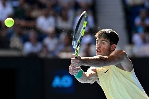 TENNIS AUSTRALIAN OPEN, Carlos Alcaraz of Spain in action during his 2nd round match against Lorenzo Sonego of Italy on Day 5 of the 2024 Australian Open at Melbourne Park in Melbourne, Thursday, January 18, 2024. ( NO ARCHIVING, EDITORIAL USE ONLY, NO USE IN BOOKS WITHOUT CONSENT MELBOURNE VICTORIA AUSTRALIA  Copyright: xJAMESxROSSx 20240118001890488168
