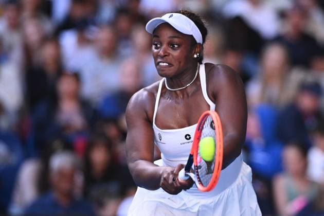 TENNIS AUSTRALIAN OPEN, Sloane Stephens of the USA in action during her 2nd round match against Daria Kasatkina of Russia on Day 5 of the 2024 Australian Open at Melbourne Park in Melbourne, Thursday, January 18, 2024. ( NO ARCHIVING, EDITORIAL USE ONLY, NO USE IN BOOKS WITHOUT CONSENT MELBOURNE VICTORIA AUSTRALIA  Copyright: xJOELxCARRETTx 20240118001890495793