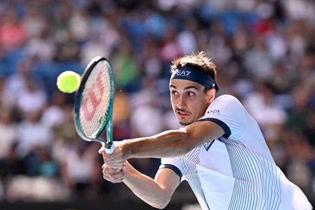 TENNIS AUSTRALIAN OPEN, Lorenzo Sonego of Italy in action during his 2nd round match against Carlos Alcaraz of Spain on Day 5 of the 2024 Australian Open at Melbourne Park in Melbourne, Thursday, January 18, 2024. ( NO ARCHIVING, EDITORIAL USE ONLY, NO USE IN BOOKS WITHOUT CONSENT MELBOURNE VICTORIA AUSTRALIA  Copyright: xJAMESxROSSx 20240118001890504073