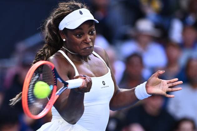 TENNIS AUSTRALIAN OPEN, Sloane Stephens of the USA in action during her 2nd round match against Daria Kasatkina of Russia on Day 5 of the 2024 Australian Open at Melbourne Park in Melbourne, Thursday, January 18, 2024. ( NO ARCHIVING, EDITORIAL USE ONLY, NO USE IN BOOKS WITHOUT CONSENT MELBOURNE VICTORIA AUSTRALIA  Copyright: xJOELxCARRETTx 20240118001890505788