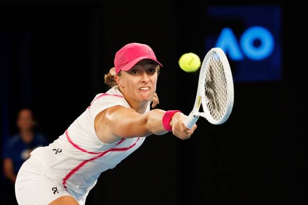 January 18, 2024, Melbourne, Australia: 1st seed IGA SWIATEK of Poland in action against Danielle Collins of the USA on Rod Laver Arena in a Women s Singles 2nd round match on day 5 of the 2024 Australian Open in Melbourne, Australia. Swiatek won 6-4, 3-6, 6-4 over Collins. Melbourne Australia - ZUMAc04_ 20240118_faf_c04_025 Copyright: xSydneyxLowx
