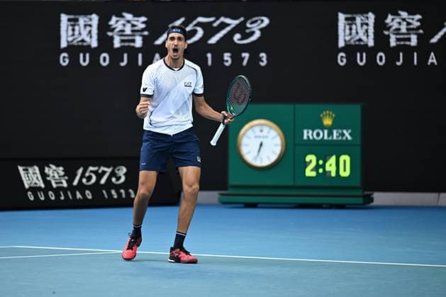 TENNIS AUSTRALIAN OPEN, Lorenzo Sonego of Italy reacts during his 2nd round match against Carlos Alcaraz of Spain on Day 5 of the 2024 Australian Open at Melbourne Park in Melbourne, Thursday, January 18, 2024. ( NO ARCHIVING, EDITORIAL USE ONLY, NO USE IN BOOKS WITHOUT CONSENT MELBOURNE VICTORIA AUSTRALIA  Copyright: xJAMESxROSSx 20240118001890510576