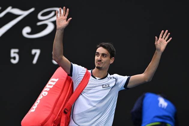 TENNIS AUSTRALIAN OPEN, Lorenzo Sonego of Italy waves to the crowd as he leaves the court folloowing his 2nd round loss to Carlos Alcaraz of Spain on Day 5 of the 2024 Australian Open at Melbourne Park in Melbourne, Thursday, January 18, 2024. ( NO ARCHIVING, EDITORIAL USE ONLY, NO USE IN BOOKS WITHOUT CONSENT MELBOURNE VICTORIA AUSTRALIA  Copyright: xJAMESxROSSx 20240118001890514497