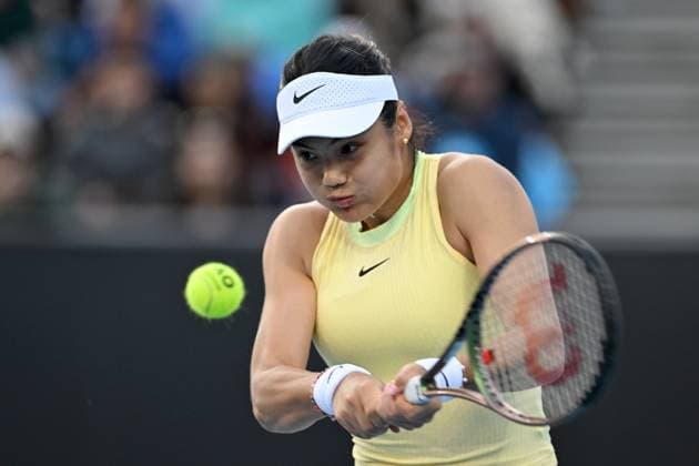 TENNIS AUSTRALIAN OPEN, Emma Raducanu of the United kingdom in action during her 2nd round match against Yafan Wang of China on Day 5 of the 2024 Australian Open at Melbourne Park in Melbourne, Thursday, January 18, 2024. ( NO ARCHIVING, EDITORIAL USE ONLY, NO USE IN BOOKS WITHOUT CONSENT MELBOURNE VICTORIA AUSTRALIA  Copyright: xLUKASxCOCHx 20240118001890530192