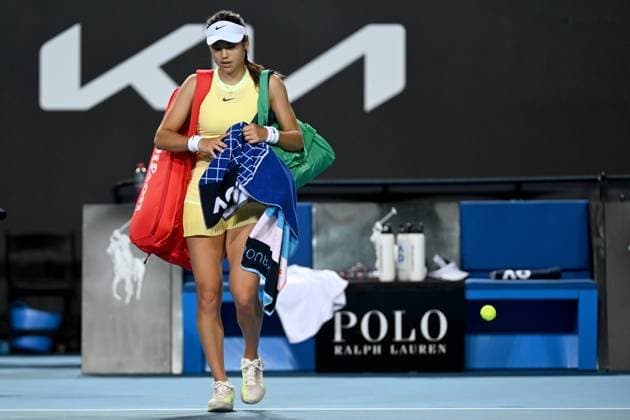 TENNIS AUSTRALIAN OPEN, Emma Raducanu of the United Kingdom leaves the court following her loss to Yafan Wang of China in the 2nd round on Day 5 of the 2024 Australian Open at Melbourne Park in Melbourne, Thursday, January 18, 2024. ( NO ARCHIVING, EDITORIAL USE ONLY, NO USE IN BOOKS WITHOUT CONSENT MELBOURNE VICTORIA AUSTRALIA  Copyright: xLUKASxCOCHx 20240118001890558061
