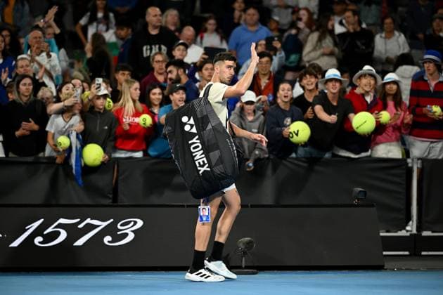 TENNIS AUSTRALIAN OPEN, Thanasi Kokkinakis of Australia waves to the crowd as he leaves the court following his loss to Grigor Dimitrov of Bulgaria in the 2nd round on Day 5 of the 2024 Australian Open at Melbourne Park in Melbourne, Thursday, January 18, 2024. ( NO ARCHIVING, EDITORIAL USE ONLY, NO USE IN BOOKS WITHOUT CONSENT MELBOURNE VICTORIA AUSTRALIA  Copyright: xJOELxCARRETTx 20240118001890563005