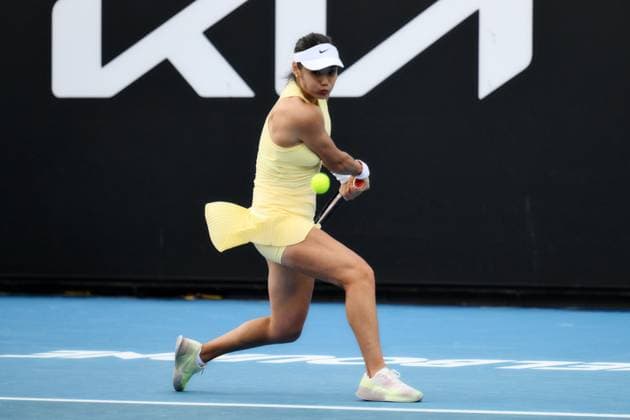 Emma Raducanu (GBR) during her second round match Australian Open, Day Five, Tennis, Melbourne Park, Melbourne, Australia - 18 Jan 2024  Copyright: xJamesxGourley Shutterstockx 14305075bm