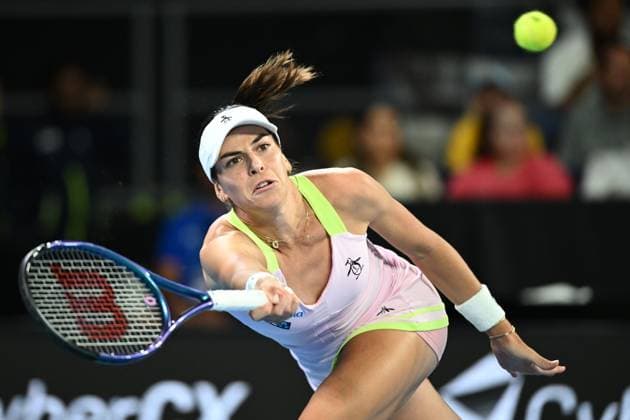 TENNIS AUSTRALIAN OPEN, Ajla Tomljanovic of Australia in action during her 2nd round match against Jelena Ostapenko of Latvia on Day 5 of the 2024 Australian Open at Melbourne Park in Melbourne, Thursday, January 18, 2024. ( NO ARCHIVING, EDITORIAL USE ONLY, NO USE IN BOOKS WITHOUT CONSENT MELBOURNE VICTORIA AUSTRALIA  Copyright: xJOELxCARRETTx 20240118001890576196
