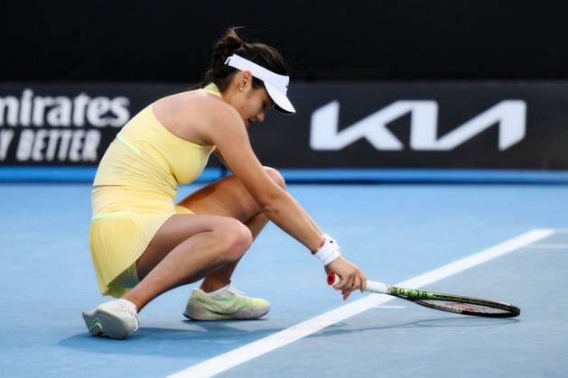 Emma Raducanu (GBR) dejected during her second round match Australian Open, Day Five, Tennis, Melbourne Park, Melbourne, Australia - 18 Jan 2024  Copyright: xJamesxGourley Shutterstockx 14305075dq