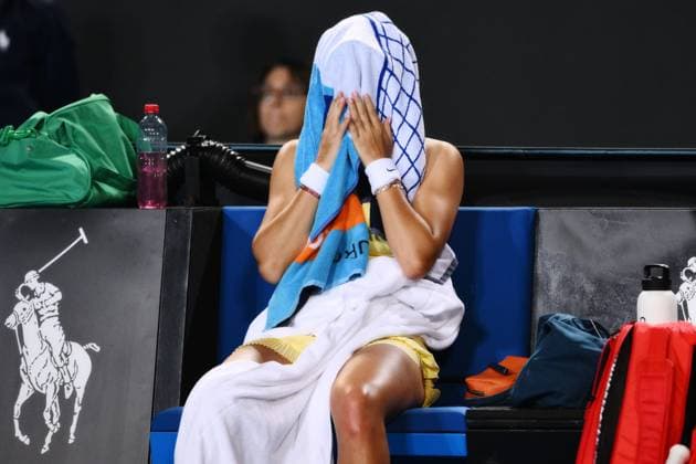 Emma Raducanu (GBR) puts a towel over her head in the changeover during her second round match Australian Open, Day Five, Tennis, Melbourne Park, Melbourne, Australia - 18 Jan 2024  Copyright: xJamesxGourley Shutterstockx 14305075ex