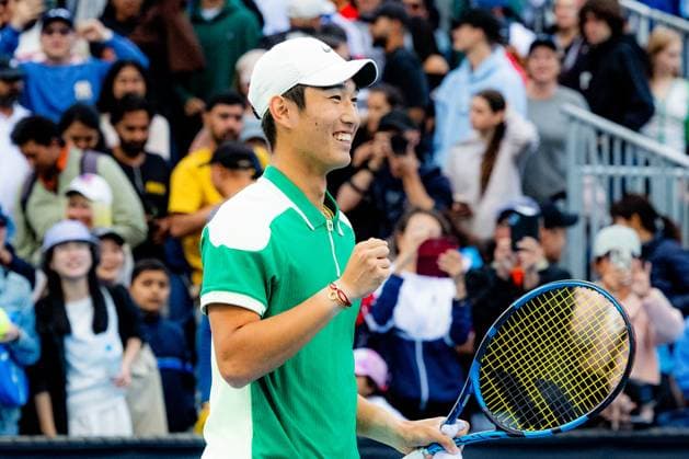 (240118) -- MELBOURNE, Jan. 18, 2024 -- Shang Juncheng of China reacts after winning the men s singles second round match between Shang Juncheng of China and Sumit Nagal of India at the Australian Open tennis tournament in Melbourne, Australia, Jan. 18, 2024. (Photo by Xinhua) (SP)AUSTRALIA-MELBOURNE-TENNIS-AUSTRALIAN OPEN ChuxChen 