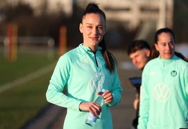 VfL BL Women, Training Wolfsburg, 18 01 2024, FUßBALL VfL Wolfsburg, Google Pixel Women Bundesliga, Season 2023 24, New signing Diana Nemeth VfL Wolfsburg Darius Simka regios24 Wolfsburg