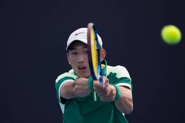 (240118) -- MELBOURNE, Jan. 18, 2024 -- Shang Juncheng of China hits a return during the men s singles second round match between Shang Juncheng of China and Sumit Nagal of India at the Australian Open tennis tournament in Melbourne, Australia, Jan. 18, 2024. (Photo by Xinhua) (SP)AUSTRALIA-MELBOURNE-TENNIS-AUSTRALIAN OPEN ChuxChen 
