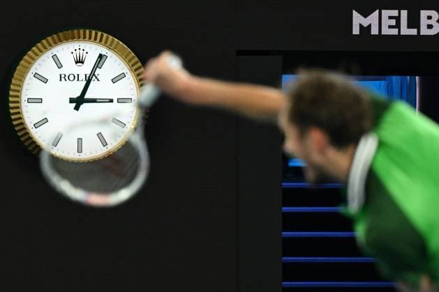 TENNIS AUSTRALIAN OPEN, Daniil Medvedev of Russia in action as the clock shows past 3am during his 2nd round match against Emil Ruusuvuori of Finland on Day 5 of the 2024 Australian Open at Melbourne Park in Melbourne, Thursday, January 18, 2024. ( NO ARCHIVING, EDITORIAL USE ONLY, NO USE IN BOOKS WITHOUT CONSENT MELBOURNE VICTORIA AUSTRALIA  Copyright: xLUKASxCOCHx 20240119001890646977