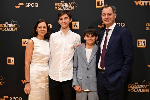 70th Belgian Golden Shoe award ANTWERPEN, BELGIUM - JANUARY 18 : De Croo Alexander and Penders Annik with children De Croo Tobias and De Croo Gabriel pictured during the annual Golden Shoe award show at the Antwerp Avenue TV studio on January 18, 2024 in Antwerpen, Belgium, 18 01 2024 Antwerpen Belgium  Copyright: xNicoxVereeckenx