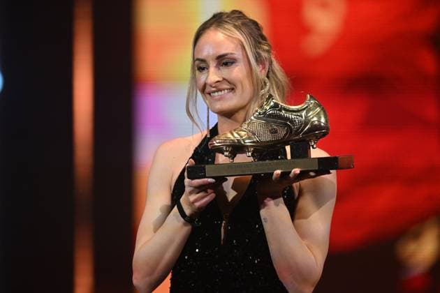 240118 Gala Gouden Schoen 2024 Tessa Willaert celebrating after winning the 70 th men edition of the Goldens Shoe Award ceremony and the 8 th Women s edition. The Golden Shoe , Gouden Schoen , Soulier d™Or is an award for the best soccer player of the Belgian Jupiler Pro League championship during the year 2023. The female award is for the best Belgian female player of 2023. On Thursday 18 January 2024 in Antwerp , BELGIUM . (Photo by Frank Abbeloos & Stijn Audooren Isosport) ANTWERP BELGIUM  Copyright: xx 430818