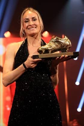 240118 Gala Gouden Schoen 2024 Tessa Willaert celebrating after winning the 70 th men edition of the Goldens Shoe Award ceremony and the 8 th Women s edition. The Golden Shoe , Gouden Schoen , Soulier d™Or is an award for the best soccer player of the Belgian Jupiler Pro League championship during the year 2023. The female award is for the best Belgian female player of 2023. On Thursday 18 January 2024 in Antwerp , BELGIUM . (Photo by Frank Abbeloos & Stijn Audooren Isosport) ANTWERP BELGIUM  Copyright: xx 430843