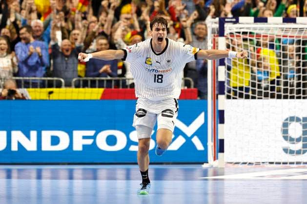 Handball, EHF European Mens Championship Main Round Lanxess Arena in Cologne 18 01 2024 Germany GER vs Iceland ISL 26 24 Julian KÖSTER GER has scored the last goal of the match to make the final score 26 24 and shouts out his joy