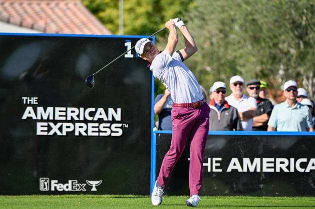LA QUINTA, CA - JANUARY 18: Justin Thomas (USA) watches his tee shot on 1 during Rd1 of The American Express tournament at La Quinta Country Club on January 18, 2024 in La Quinta, California. (Photo by Ken Murray Icon Sportswire) GOLF: JAN 18 PGA, Golf Herren The American Express EDITORIAL USE ONLY Icon2401180301