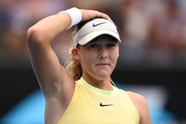 Mirra Andreeva looks dejected during her third round match Australian Open, Day Five, Tennis, Melbourne Park, Melbourne, Australia - 19 Jan 2024  Copyright: xJamesxGourley Shutterstockx 14306728eb