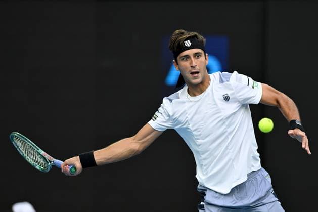 TENNIS AUSTRALIAN OPEN, Tomas Martin Etcheverry of Argentina in action during his 3rd round match against Novak Djokovic of Serbia on Day 6 of the 2024 Australian Open at Melbourne Park in Melbourne, Friday, January 19, 2024. ( NO ARCHIVING, EDITORIAL USE ONLY, NO USE IN BOOKS WITHOUT CONSENT MELBOURNE VICTORIA AUSTRALIA  Copyright: xJAMESxROSSx 20240119001890913239