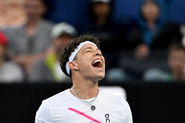 TENNIS AUSTRALIAN OPEN, Ben Shelton of the USA reacts during his 3rd round match against Adrian Mannarino of France on Day 6 of the 2024 Australian Open at Melbourne Park in Melbourne, Friday, January 19, 2024. ( NO ARCHIVING, EDITORIAL USE ONLY, NO USE IN BOOKS WITHOUT CONSENT MELBOURNE VICTORIA AUSTRALIA  Copyright: xLUKASxCOCHx 20240119001890931156