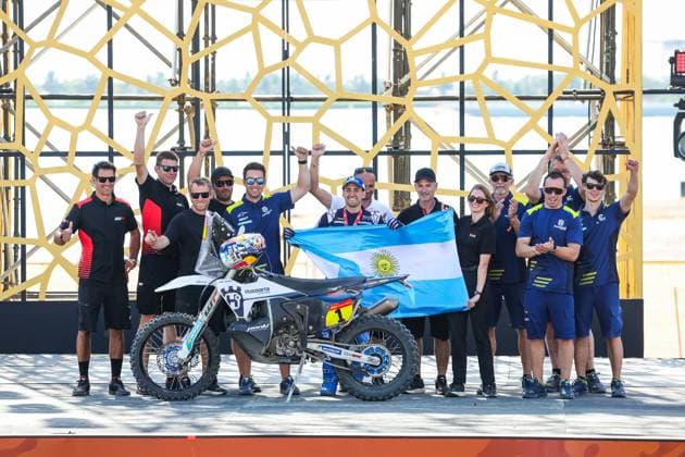 01 BENAVIDES LUCIANO (arg), Husqvarna Factory Racing, Husqvarna, Moto, during the Final Podium of the Dakar 2024 on January 19, 2024 in Yanbu, Saudi Arabia - DAKAR 2024 - FINAL PODIUM DPPI Panoramic  05124022_GODK9832