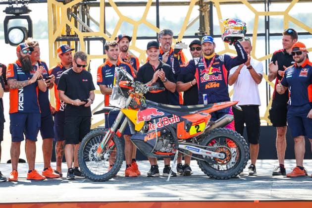 PRICE Toby (aus), Red Bull KTM Factory Racing, KTM, Moto, portrait during the Final Podium of the Dakar 2024 on January 19, 2024 in Yanbu, Saudi Arabia - DAKAR 2024 - FINAL PODIUM DPPI Panoramic  05124022_GODK9838