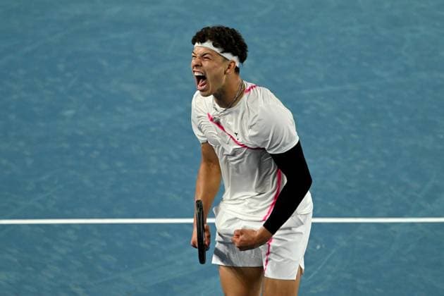 Sport Bilder des Tages TENNIS AUSTRALIAN OPEN, Ben Shelton of the USA reacts during his 3rd round match against Adrian Mannarino of France on Day 6 of the 2024 Australian Open at Melbourne Park in Melbourne, Friday, January 19, 2024. ( NO ARCHIVING, EDITORIAL USE ONLY, NO USE IN BOOKS WITHOUT CONSENT MELBOURNE VICTORIA AUSTRALIA  Copyright: xLUKASxCOCHx 20240119001890940214
