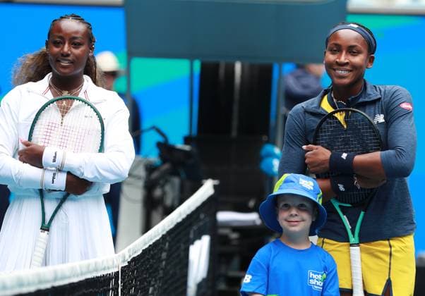 (240119) -- MELBOURNE, Jan. 19, 2024 -- Coco Gauff (R) of the United States and her compatriot Alycia Parks (L) pose for photos before their women s singles third round match at Australian Open tennis tournament in Melbourne, Australia, Jan. 19, 2024. ) (SP)AUSTRALIA-MELBOURNE-TENNIS-AUSTRALIAN OPEN MaxPing 
