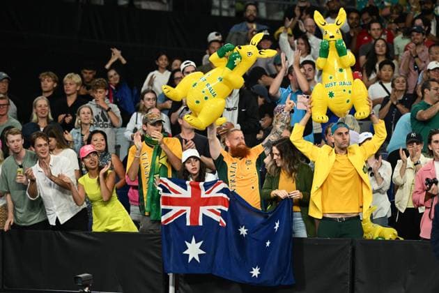 TENNIS AUSTRALIAN OPEN, Aussie supporters duiring Alex De Minaur of Australia?s 3rd round win against Flavio Cobolli of Italy on Day 6 of the 2024 Australian Open at Melbourne Park in Melbourne, Friday, January 19, 2024. ( NO ARCHIVING, EDITORIAL USE ONLY, NO USE IN BOOKS WITHOUT CONSENT MELBOURNE VICTORIA AUSTRALIA  Copyright: xJOELxCARRETTx 20240119001890950281