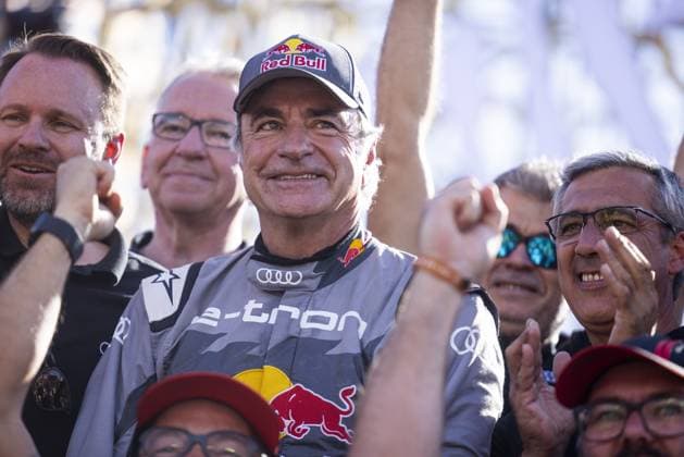 204 SAINZ Carlos (spa), CRUZ Lucas (spa), Team Audi Audi RS Q E-Tron E2, FIA Ultimate, FIA W2RC, ambiance during the Final Podium of the Dakar 2024 on January 19, 2024 in Yanbu, Saudi Arabia - DAKAR 2024 - FINAL PODIUM DPPI Panoramic  05124022__UDE3316