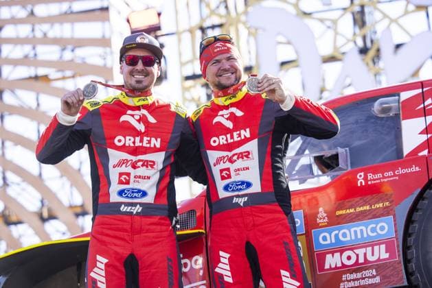 208 PROKOP Martin (cze), CHYTKA Viktor (cze), Orlen Jipocar Team, Ford Raptor, FIA Ultimate, FIA W2RC, ambiance during the Final Podium of the Dakar 2024 on January 19, 2024 in Yanbu, Saudi Arabia - DAKAR 2024 - FINAL PODIUM DPPI Panoramic  05124022__UDE3353