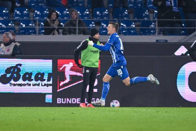 2 Bundesliga Karlsruher SC VfL Osnabrück on 19 01 2024 at BBBank Wildpark in Karlsruhe Cheering, goal celebration, goal scorer, goal scorer Marvin Wanitzek Karlsruhe cheers after his goal to 2 1 MT