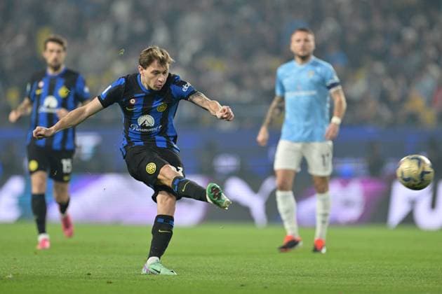 Foto Alfredo Falcone LaPresse 19 Gennaio 2024 - Riad, Arabia Saudita - calcio - EA SPORTS FC Supercoppa italiana 2023 2024 semifinale - Inter vs Lazio - Stadio Universit& xe0; Re Saud Nella foto: Nicolo Barella (FC Internazionale Milano) January 19, 2024 Riyadh, Saudi Arabia - sport, soccer - EA SPORTS FC Italian Supercup 2023 2024 semi-final - Inter vs Lazio - King Saud University Stadium In the pic: Nicolo Barella (FC Internazionale Milano)  Copyright: xAlfredoxFalcone LaPressex