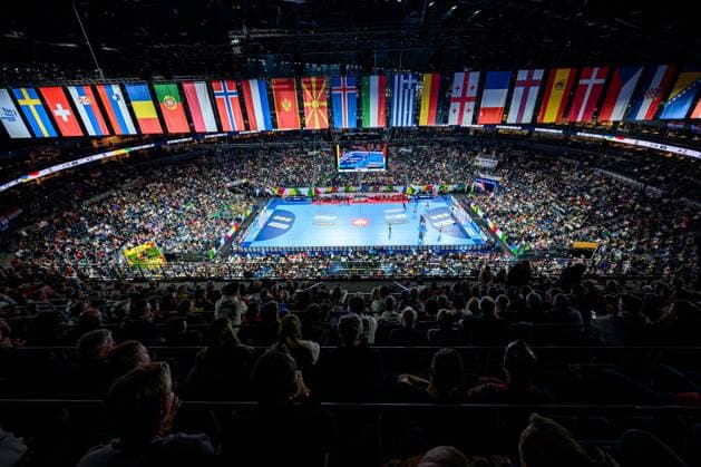 Koeln, Deutschland: Handball EM 2024 - Hauptrunde - Frankreich- Kroatien Übersicht Lanxess Arena, Fankurve Fans Fanblock Zuschauer, Innenraum, Innenansicht, ausverkauft, Feature, Symbolbild, Fahnen Köln Lanxess Arena Deutschland *** Cologne, Germany Handball EM 2024 Main Round France Croatia Overview Lanxess Arena, fan curve fans fan block spectators, interior, interior view, sold out, feature, symbolic image, flags Cologne Lanxess Arena Germany