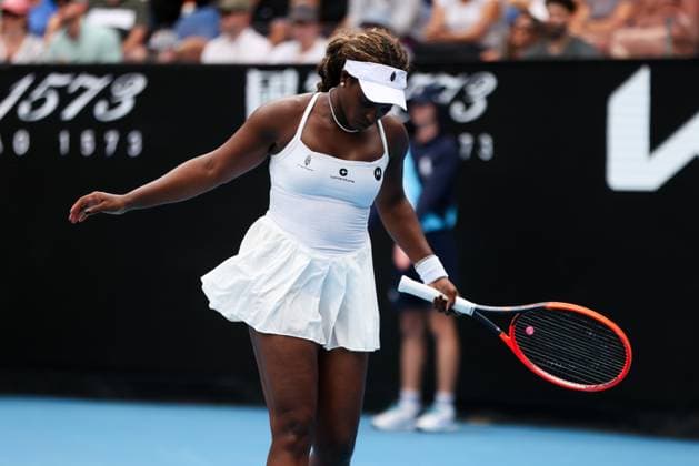 January 20, 2024, Melbourne, Victoria, Australia: MELBOURNE, AUSTRALIA - JANUARY 20: Sloane Stephens of USA playing against Anna Kalinskaya of Russia plays on Day 7 of the 2024 Australian Open at Melbourne Park on January 20, 2024 in Melbourne, Australia. Melbourne Australia - ZUMAp121 20240120_zsp_p121_035 Copyright: xChrisxPutnamx