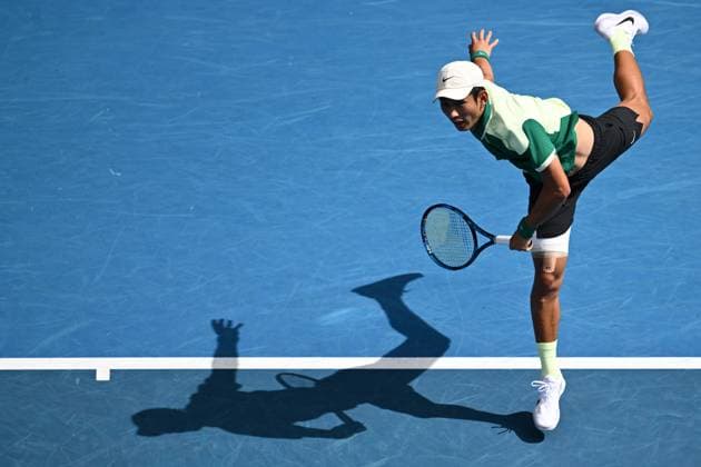 TENNIS AUSTRALIAN OPEN, Juncheng Shang of China in action during his 3rd round match against Carlos Alcaraz of Spain on Day 7 of the 2024 Australian Open at Melbourne Park in Melbourne, Saturday, January 20, 2024. ( NO ARCHIVING, EDITORIAL USE ONLY, NO USE IN BOOKS WITHOUT CONSENT MELBOURNE VICTORIA AUSTRALIA  Copyright: xJOELxCARRETTx 20240120001891268951