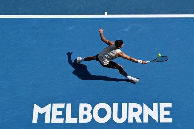 TENNIS AUSTRALIAN OPEN, Carlos Alcaraz of Spain in action during his 3rd round match against Juncheng Shang of China on Day 7 of the 2024 Australian Open at Melbourne Park in Melbourne, Saturday, January 20, 2024. ( NO ARCHIVING, EDITORIAL USE ONLY, NO USE IN BOOKS WITHOUT CONSENT MELBOURNE VICTORIA AUSTRALIA  Copyright: xJOELxCARRETTx 20240120001891270698