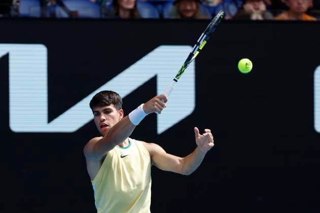 January 20, 2024, Melbourne, Victoria, Australia: Cartlos Alcaraz (ESP) In action during their round third singles match against Juncheng Shang (CHN) in action during their round singles match against on day seven of the 2024 Australian Open at Melbourne Park on January 20, 2024 in Melbourne, Australia. Melbourne Australia - ZUMAl131 20240120_zsp_l131_003 Copyright: xCiroxDexLucax