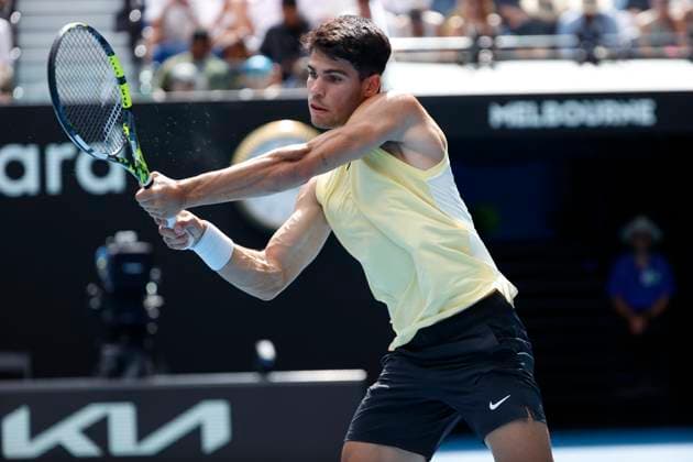 20th January 2024; Melbourne Park, Melbourne, Victoria, Australia; Australian Open Tennis Championship Day 7; Cartlos Alcaraz (ESP) In action during the round third singles match against Juncheng Shang (CHN)  ActionPlus12599271 NaFoto