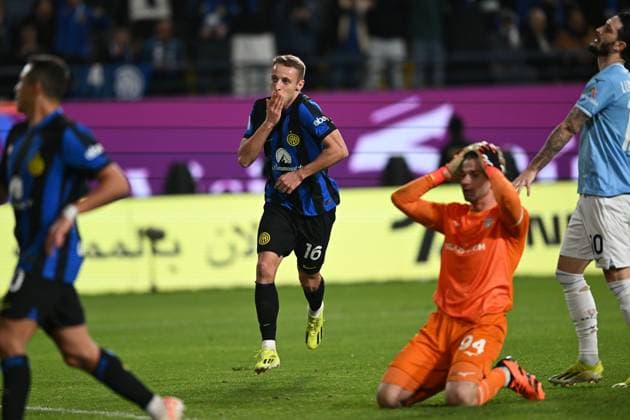 Davide Frattesi (Inter) celebrates after scoring his team s third goal during the Italian Italy SuperCup match between Inter 3-0 Lazio at Al -Awwal Stadium on Riyad January 19 , 2023 in Florence Italy. Noxthirdxpartyxsales  (241304136)