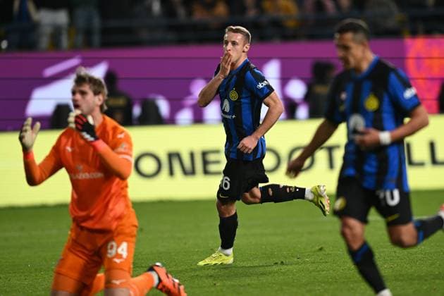 Davide Frattesi (Inter) celebrates after scoring his team s third goal during the Italian Italy SuperCup match between Inter 3-0 Lazio at Al -Awwal Stadium on Riyad January 19 , 2023 in Florence Italy. Noxthirdxpartyxsales  (241304137)