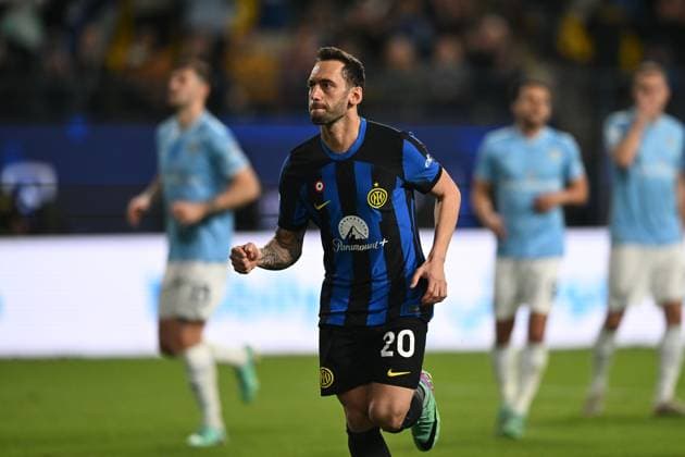 Hakan Calhanoglu (Inter) celebrates after scoring his team s second goal during the Italian Italy SuperCup match between Inter 3-0 Lazio at Al -Awwal Stadium on Riyad January 19 , 2023 in Florence Italy. Noxthirdxpartyxsales  (241304200)