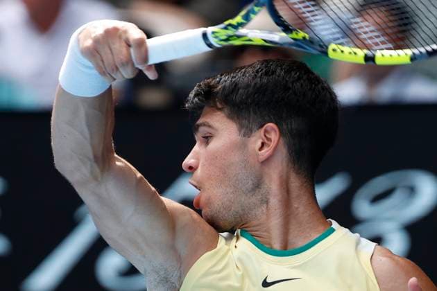 2024 Australian Open - Day 7 Carlos Alcaraz of Spain is in action during his third-round singles match against Juncheng Shang of China on day seven of the 2024 Australian Open at Melbourne Park in Melbourne, Australia, on January 20, 2024. Melbourne Victoria Australia  Copyright: xCiroxDexLucax originalFilename:deluca-2024aust240120_np2IZ.jpg